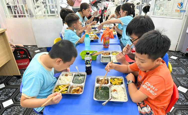 Khóa học hè bán trú 2025 – Giải pháp cho phụ huynh bận rộn